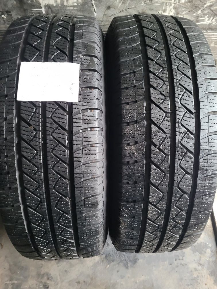 215/65/16C 215/65R16C Goodyear 2021 Całoroczne