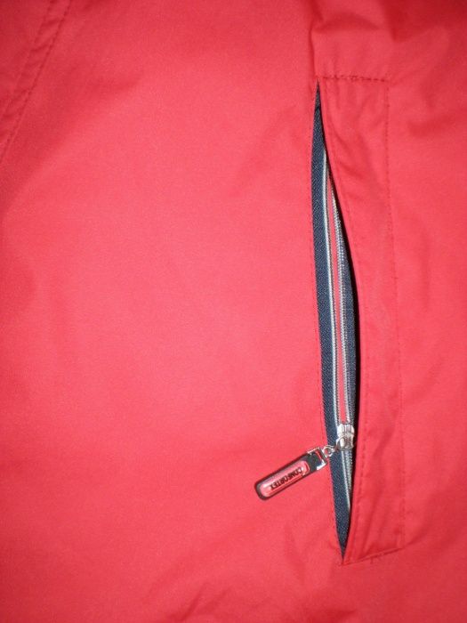 Куртка Confor Tex оригинал, р.52 -54 ярко красного цвета.