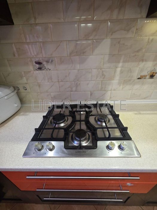 Продам 2-кімнатну квартиру по вул. Гленца