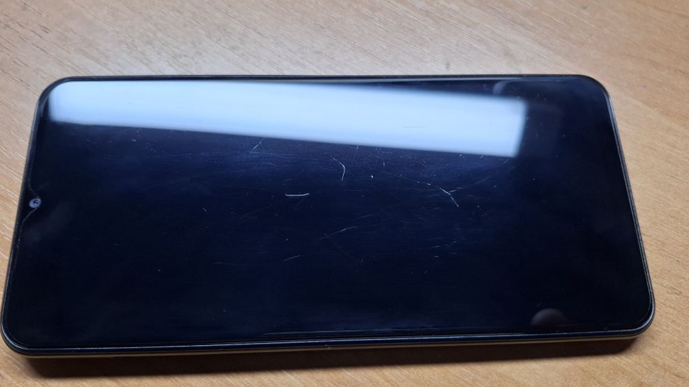 Продам телефон самсунг а23 американець в гарному стані 4000грн