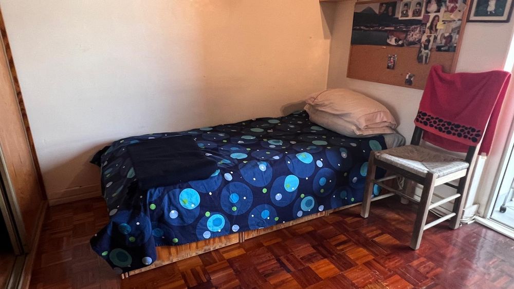 Cama individual em pinho com gavetoes