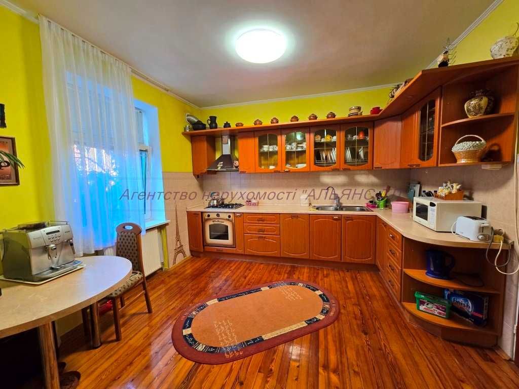 Будинок на дві родини в центрі міста
