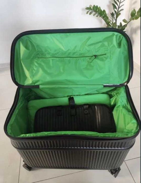 Oryginalna walizka do przewożenia czy przechowywania TM7