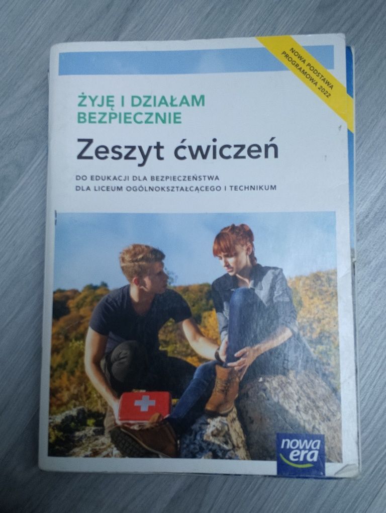 Książki do edb 1 lo/technikum żyje i działam bezpiecznie
