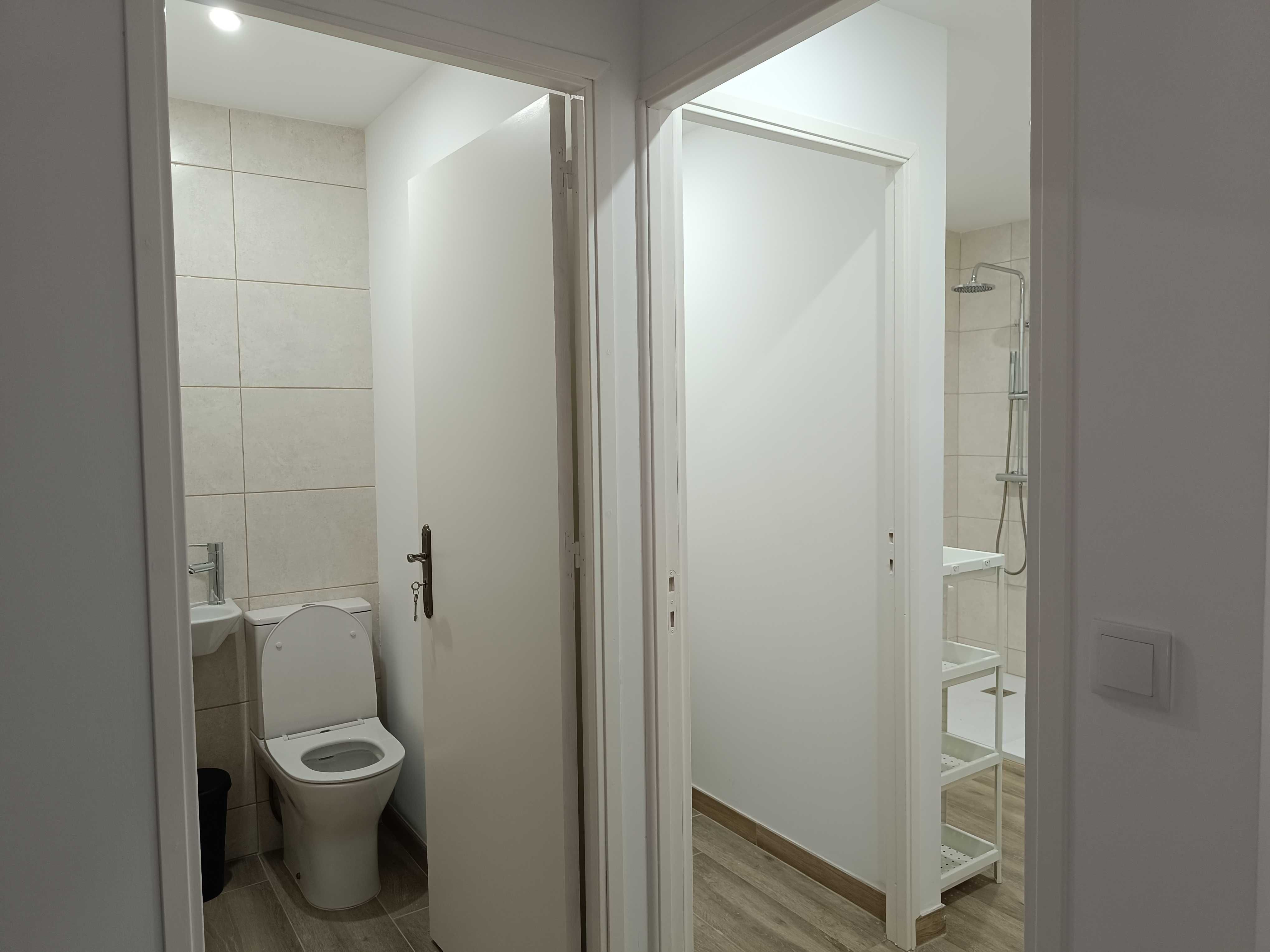 Quarto individual estudante em casa nova