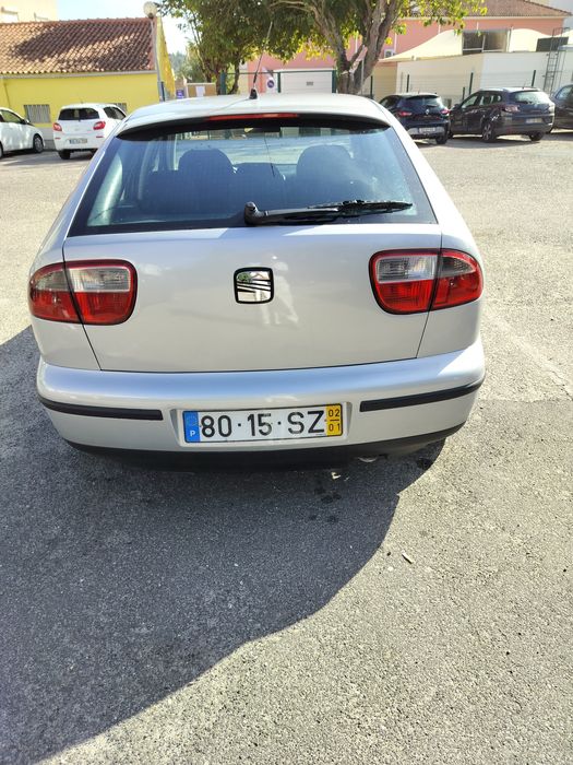 SEAT Leon cinza 2002
