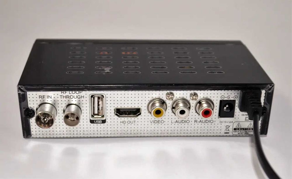 Продам Q-Sat Q-149 IPTV — DVB-T2/C Тюнер Т2 з універсальним пультом Д
