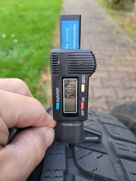 Opony zimowe 215/70/16