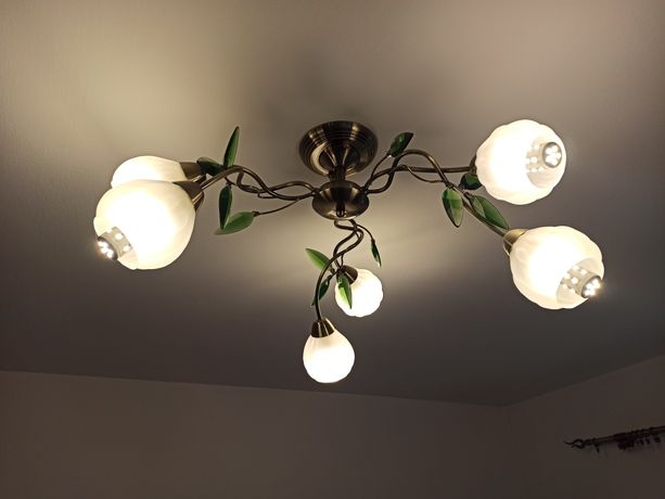 Żyrandol lampa na 6 żarówek szklane listki zielone