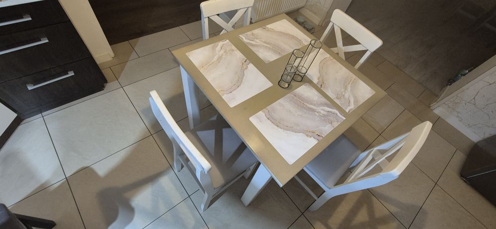 Zestaw stół i 4 krzesła