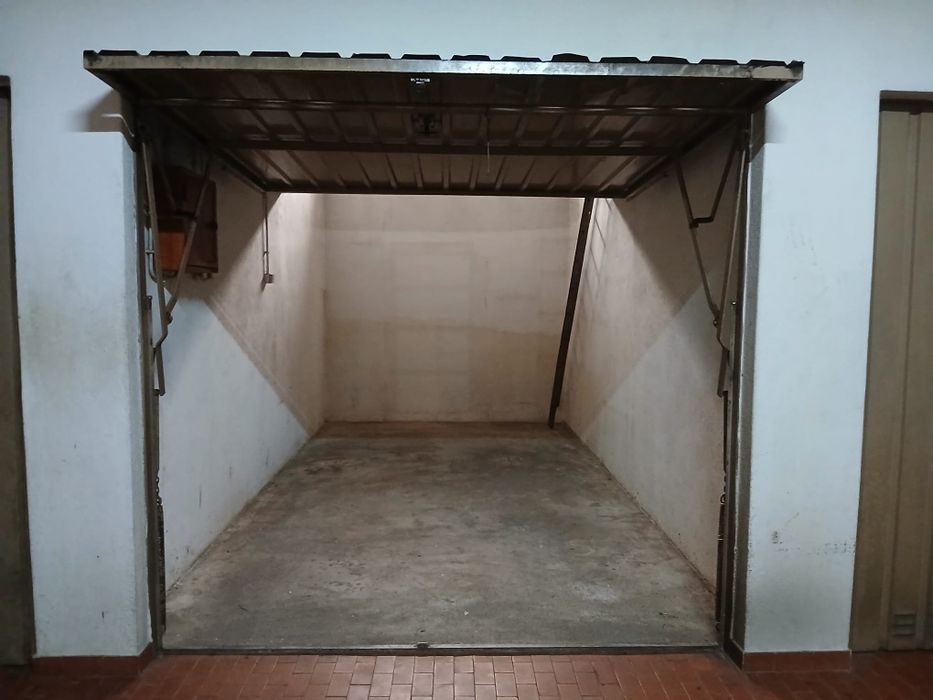 Garagem Box em Condomínio. Excelentes acessos!
