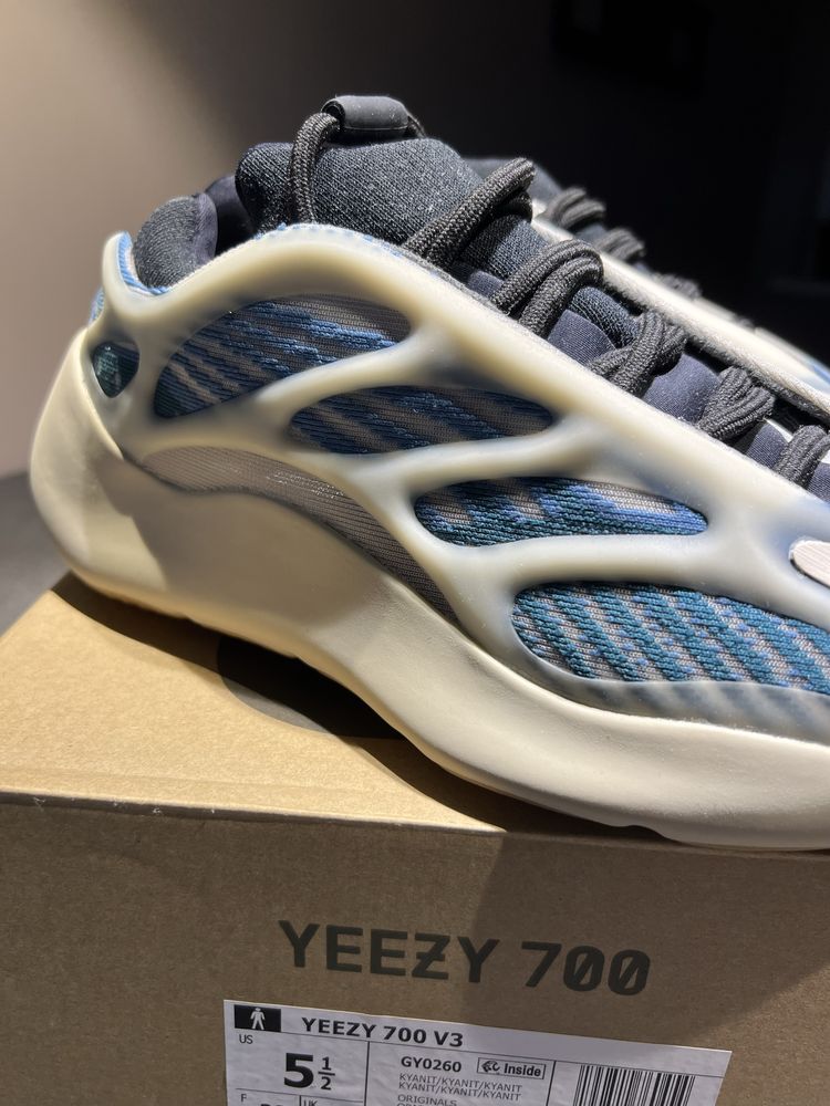 кроссовки adidas yeezy 700 v3 kyanite