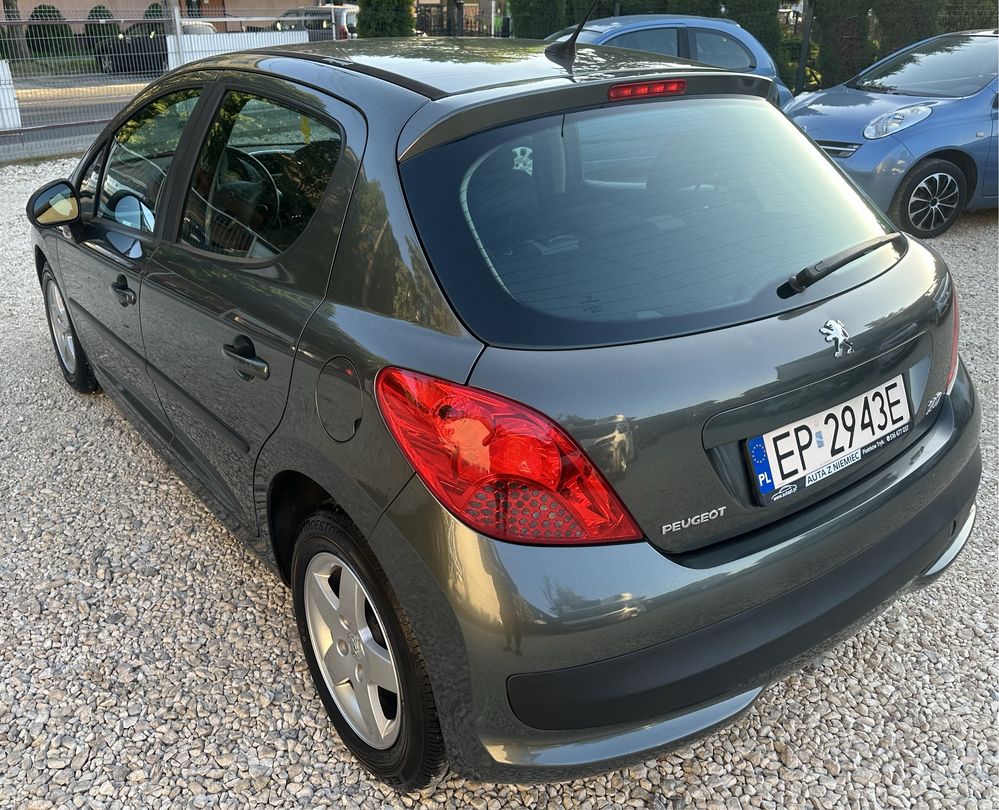 Peugeot 207 1.4 benzyna * 5 drzwi *
