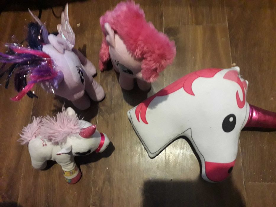 zestaw maskotek pluszaków koniki