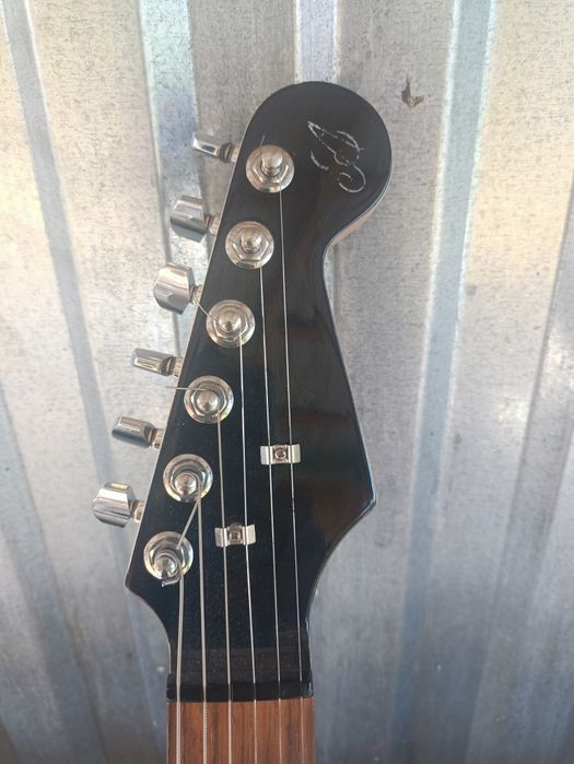 Продам електрогітару