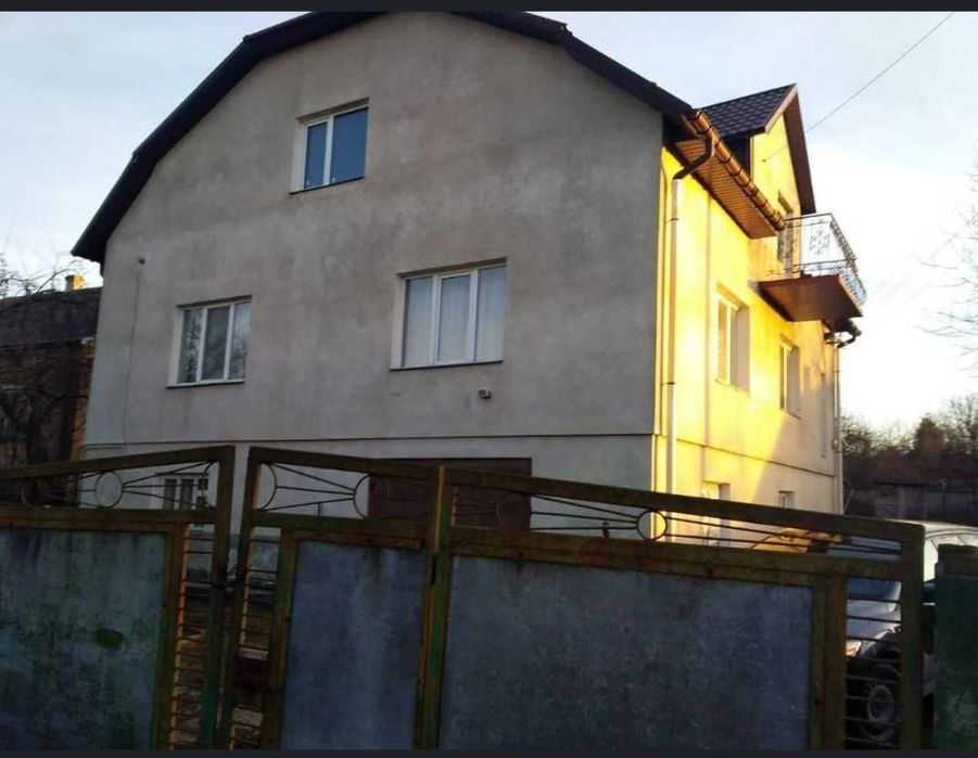 Приватний будинок в селі Підгороднє Золочівського р-ну Львівської обл.