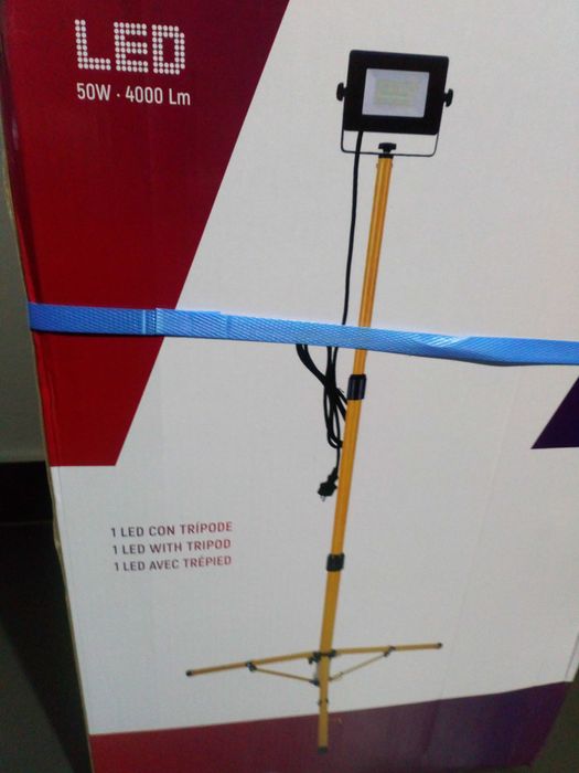 Projetor LED de trabalho c/ tripé de 50W