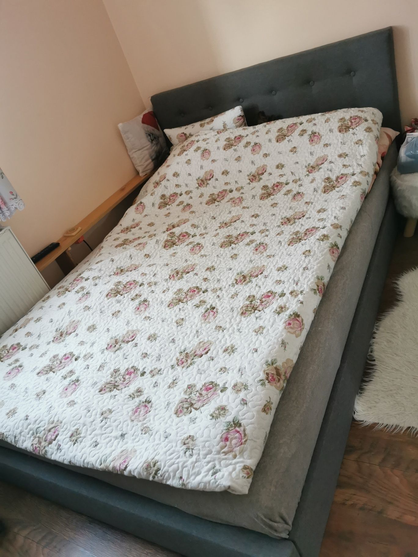 Łóżko 210 x 140 z materacem