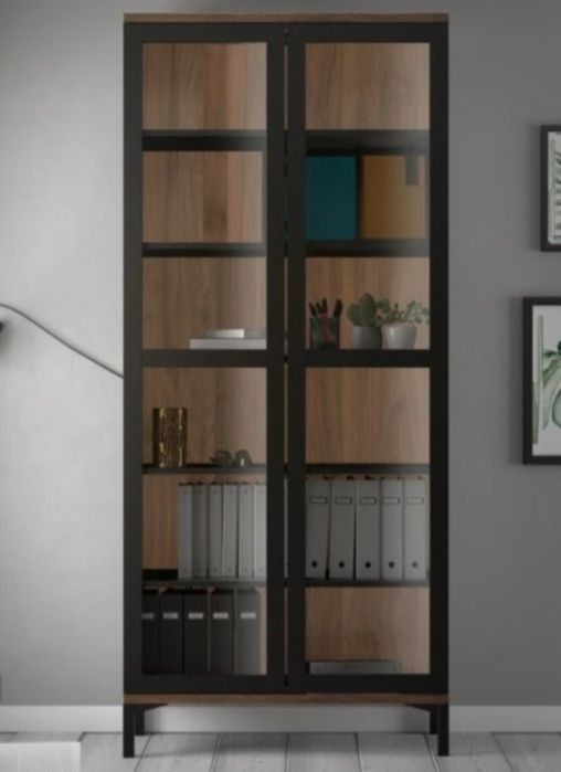 Przeszklona witryna na nóżkach Rommers czarna