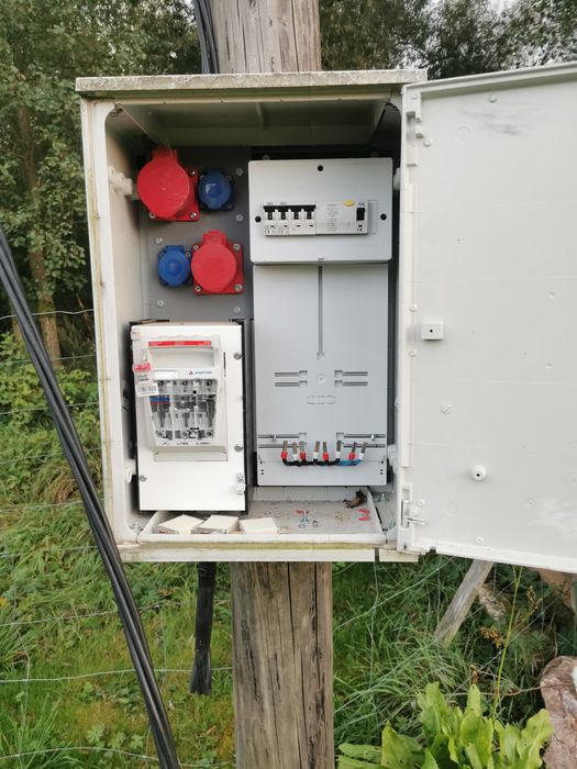 Skrzynka elektryczna / prąd budowlany / Gotowa do sieci