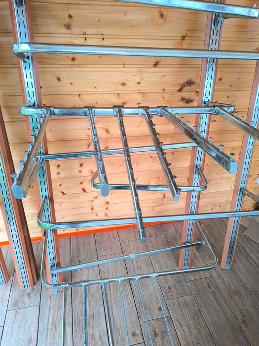 Wieszaki, wyposażenie sklepu