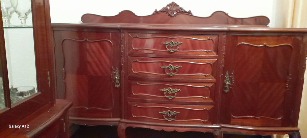 Mobília de sala de jantar. Posso vender separadamente.