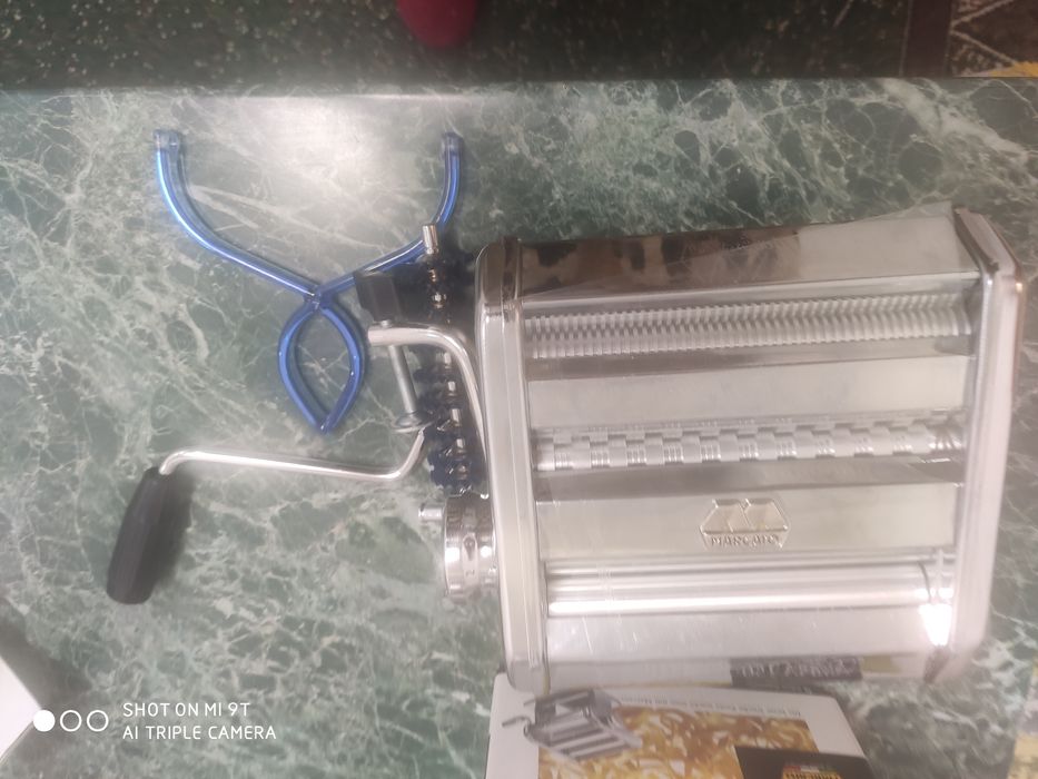 Продається  нова локшинорізка і тісторозкатка