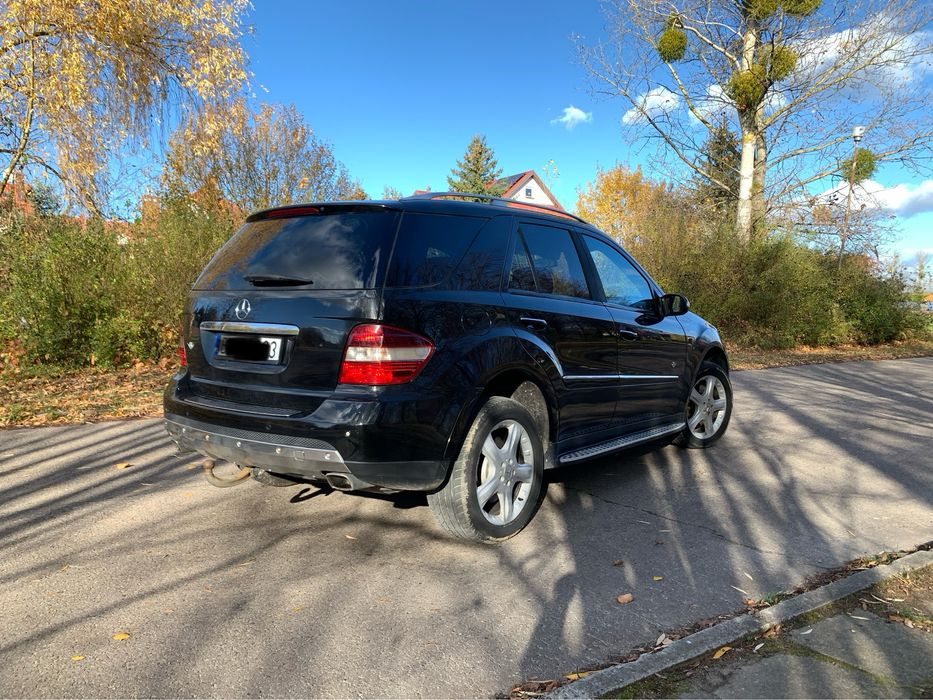 Sprzedam lub zamienie na busa Mercedesa ML V8 420 CDI 2007r czarny.