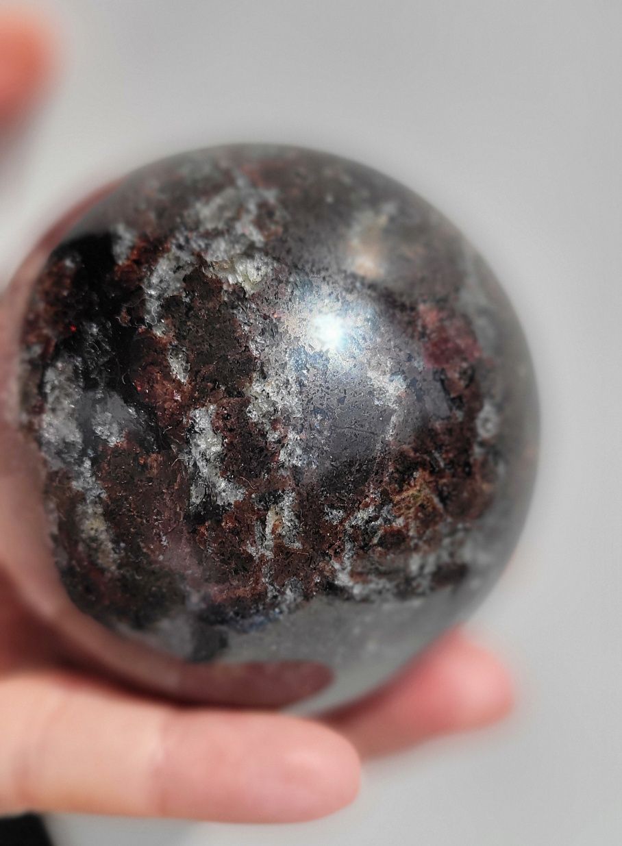 Гранат, шар,натуральний камень минерал