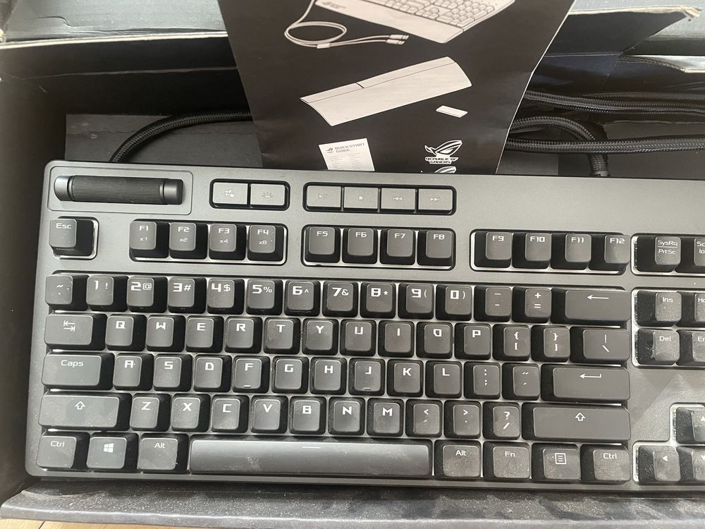 Геймерська клавіатура Asus ROG Strix Flate Black