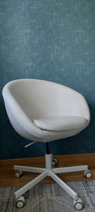 Fotel IKEA SKRUVSTA 14414, biały, obrotowy, z regulacją wysokości