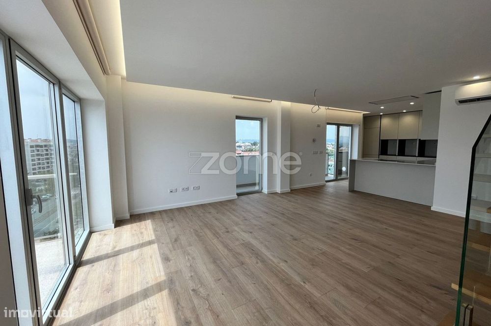 Apartamento Cobertura Duplex T2+1 Com Terraço - Junto Palácio do Ge...
