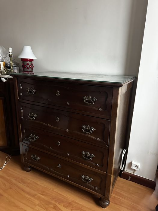 Vendo comoda com tampo em vidro