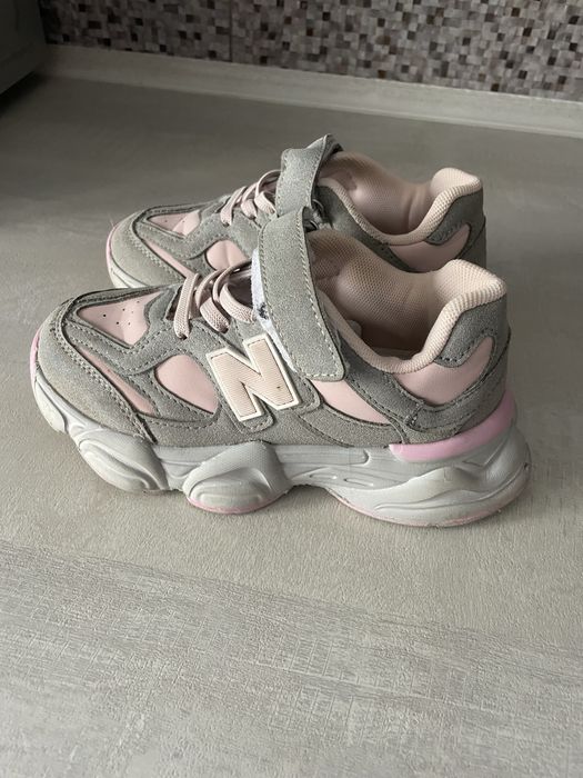 Кросівки на дівчинку New Balance