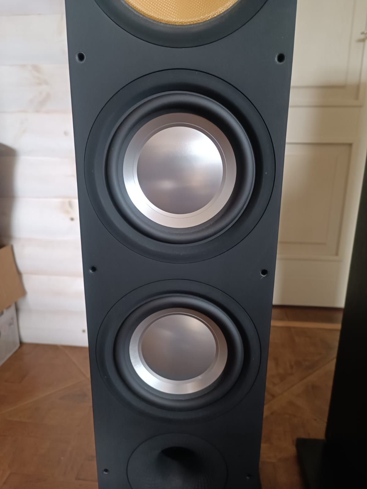 Kolumny podłogowe BOWERS & WILKINS 683
683