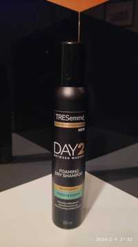 Tresemme Day 2 suchy szmpon w piance