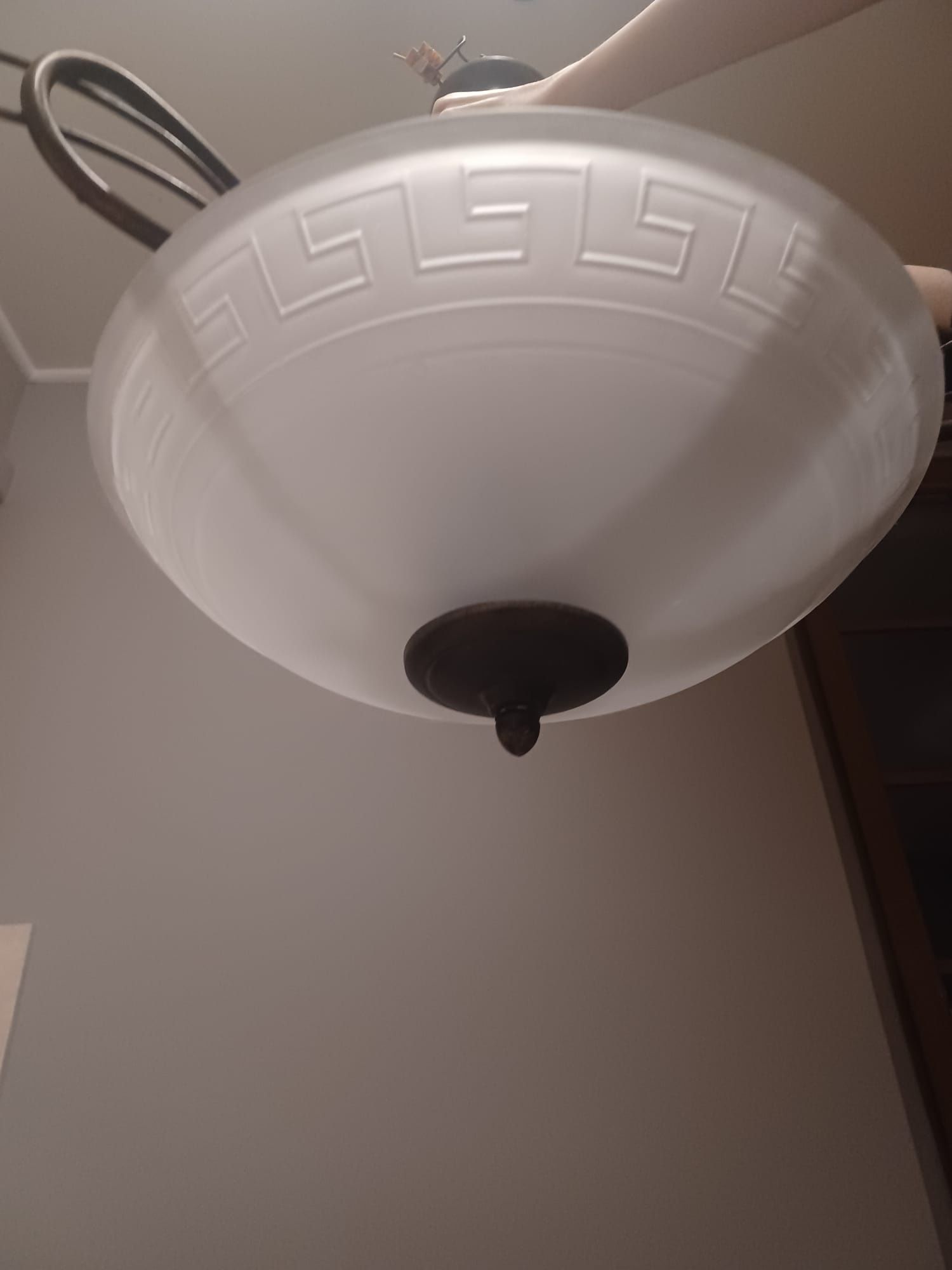 Lampa wisząca,  klosz z mlecznego szkła