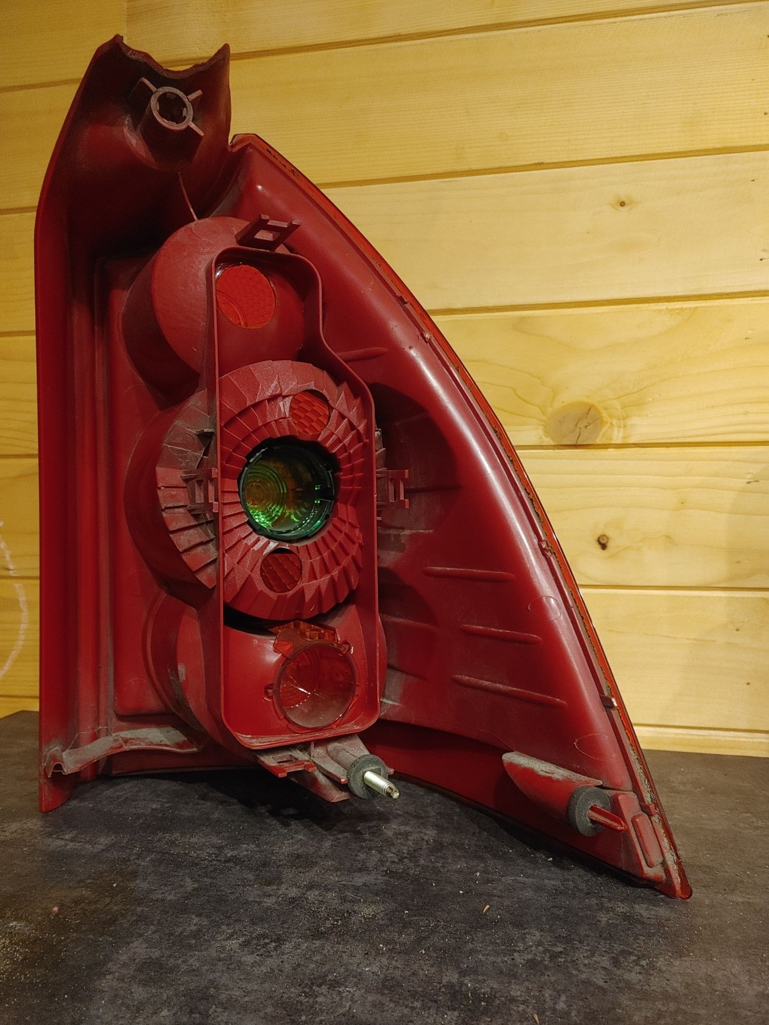 Lampa lewa tylna peugeot 307