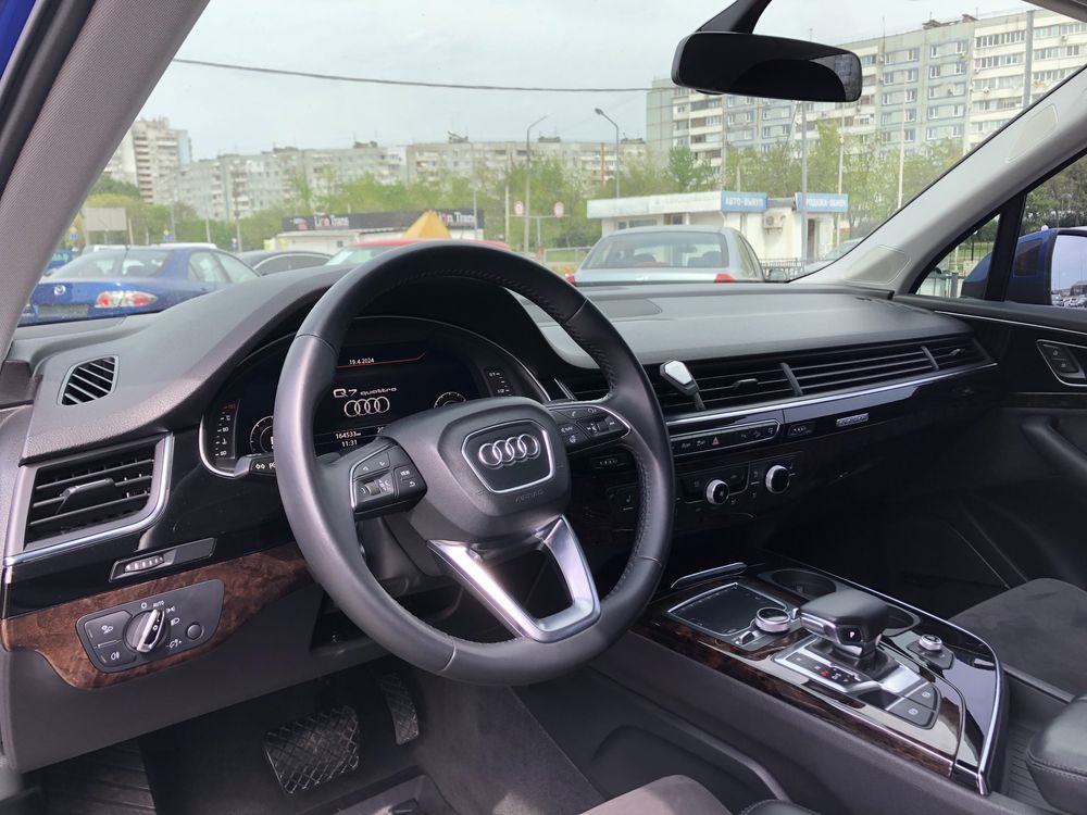 Продам ОФИЦИАЛЬНУЮ Audi Q7 3.0 TDI 2016 года.