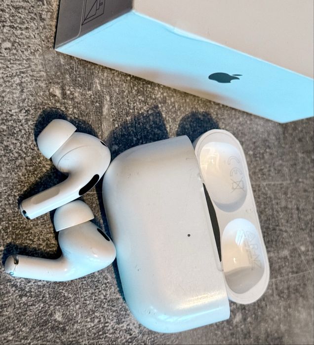 Apple AirPods Pro 2 (USB-C) – oryginalne, stan bardzo dobry
