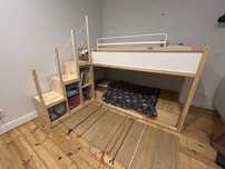 Conjunto Beliche Ikea Kura + cama inferior + estante/escada Trofast +