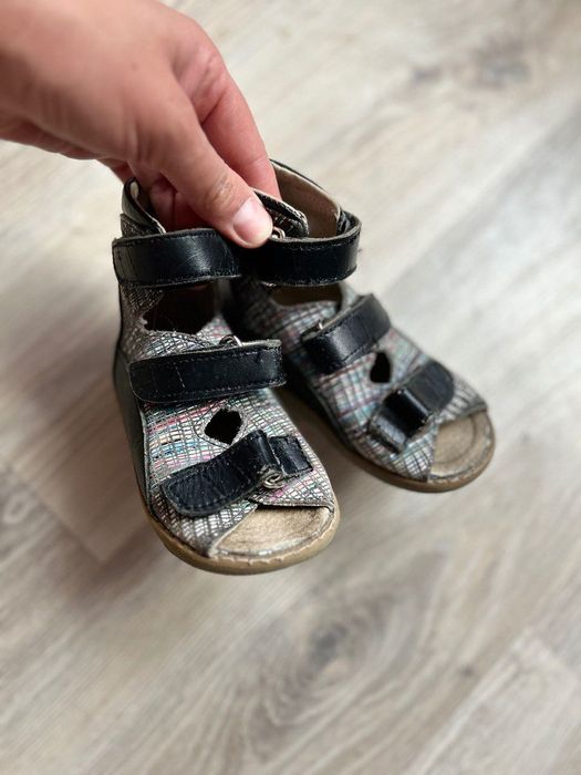 Віддаю БЕЗКОШТОВНО ортопедичне взуття 23р босоніжки хлопчику