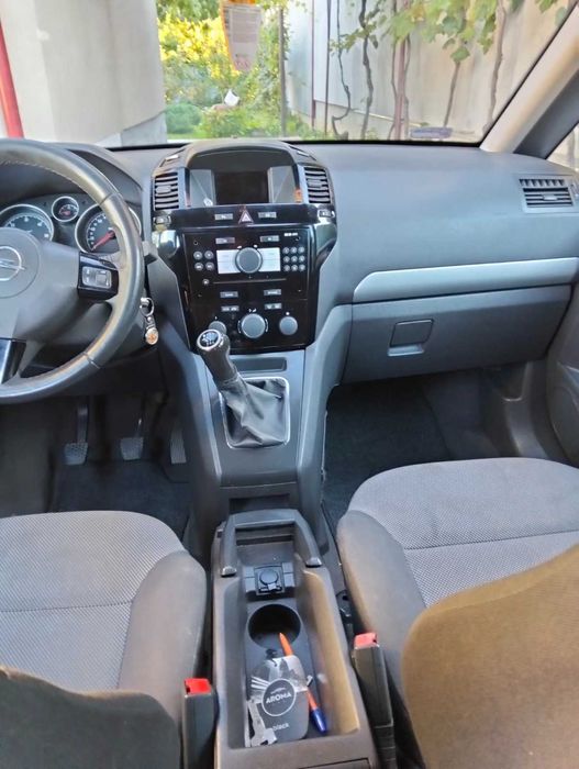 Опель зафіра 2010