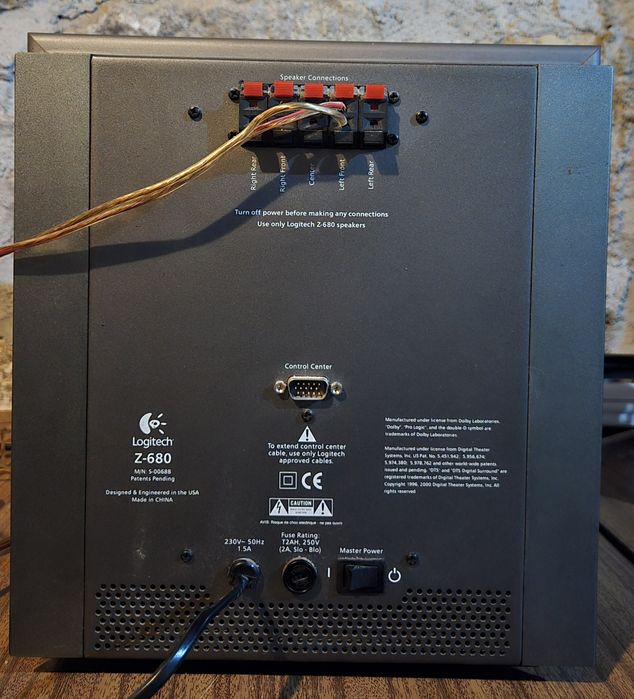 subwoofer do sistema de colunas Logitech Z-680 THX.