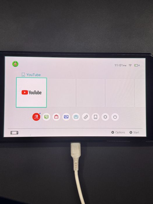 Nintendo Switch Oled Białe + przenośny kuferek.
