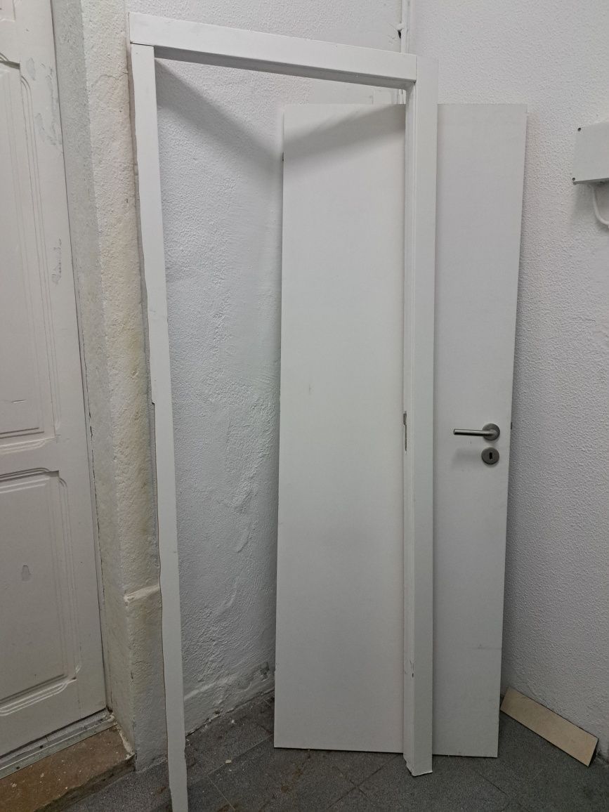 Porta interior com fechadura