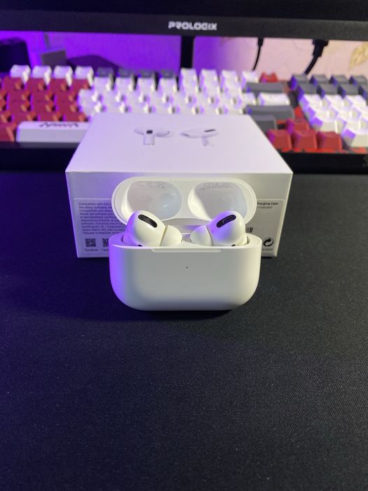 Apple AirPods Pro with MagSafe Charging Case
