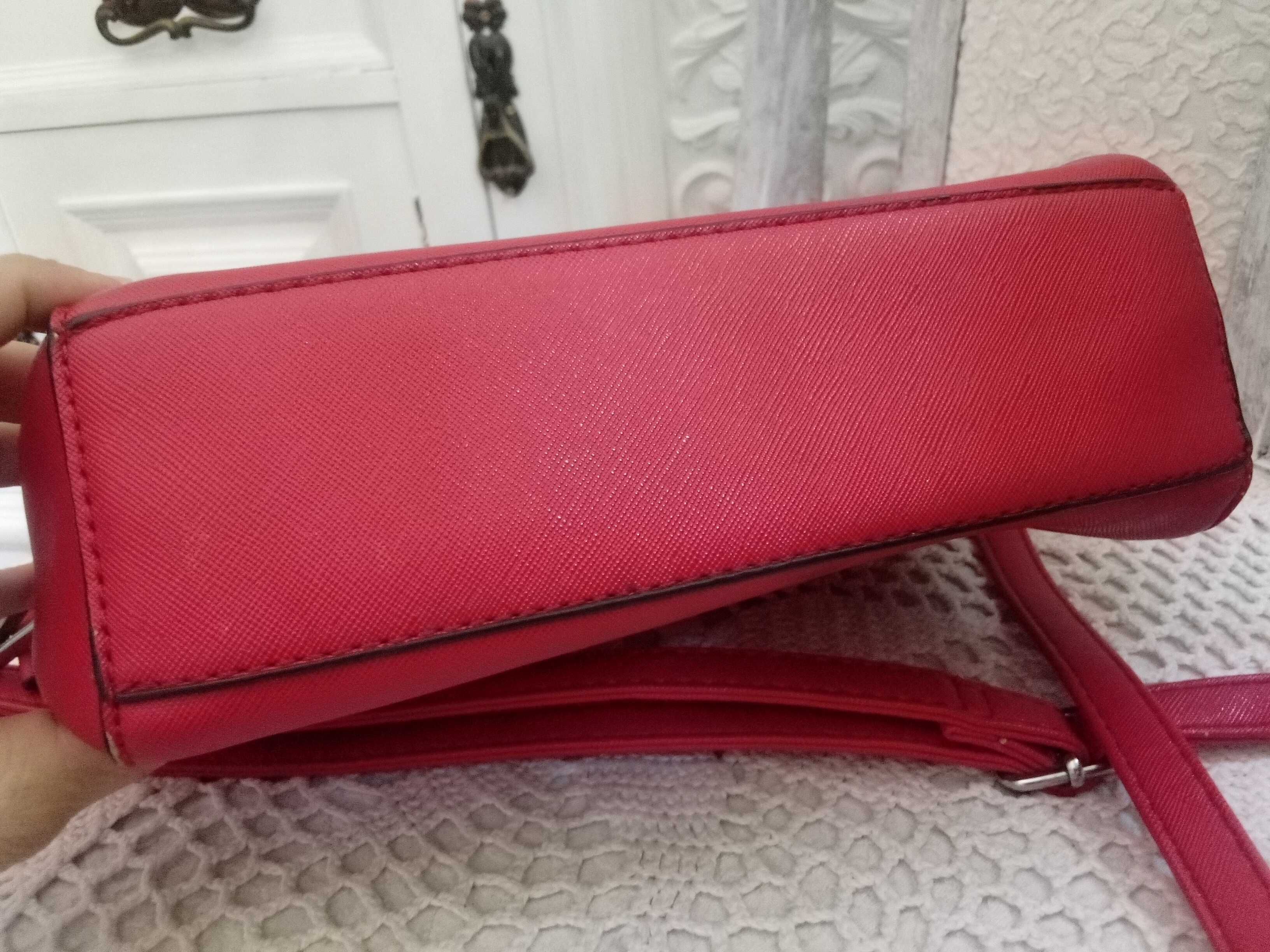 Tommy Hilfiger torebka damska z paskiem na ramię listonoszka mała