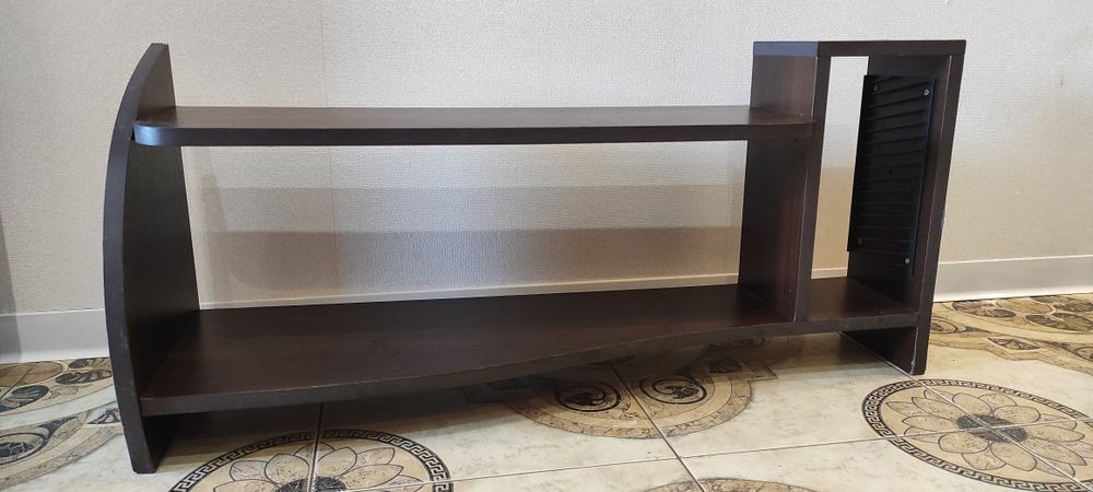 Дерев'яна полиця