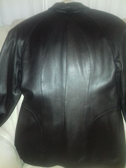 Кожаный красивый пиджак-куртка